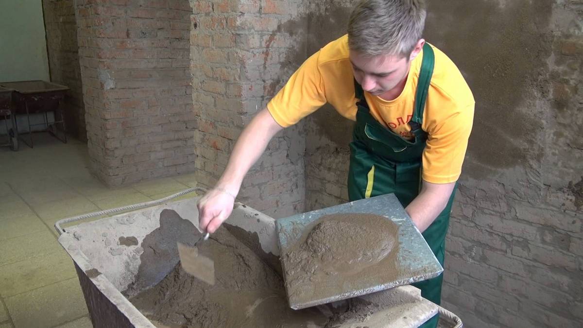 песчано цементная штукатурка стен видео
